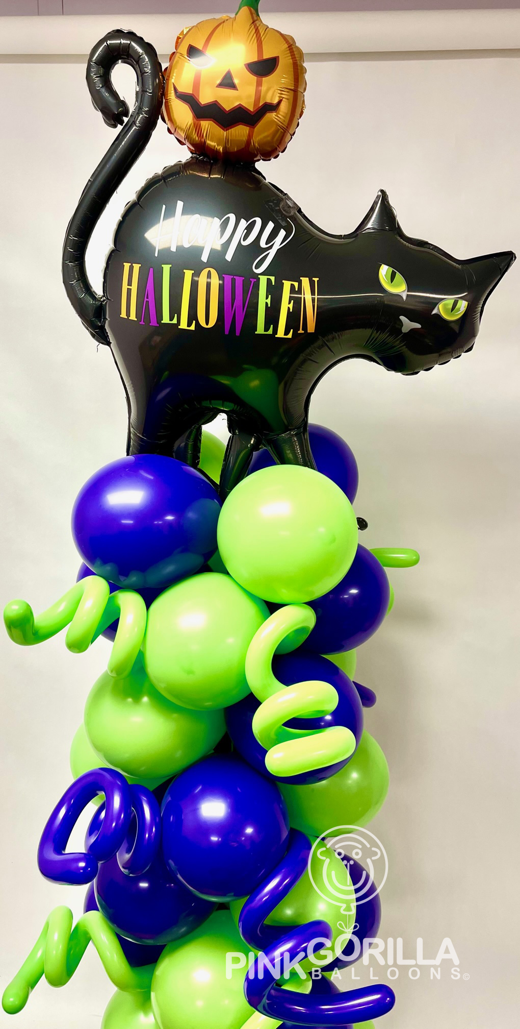 balloon halloween column with black cat topper